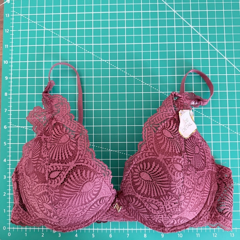 36C Adrienne Vittadini Lace Bra - Rich Burgundy New With Tags 💞